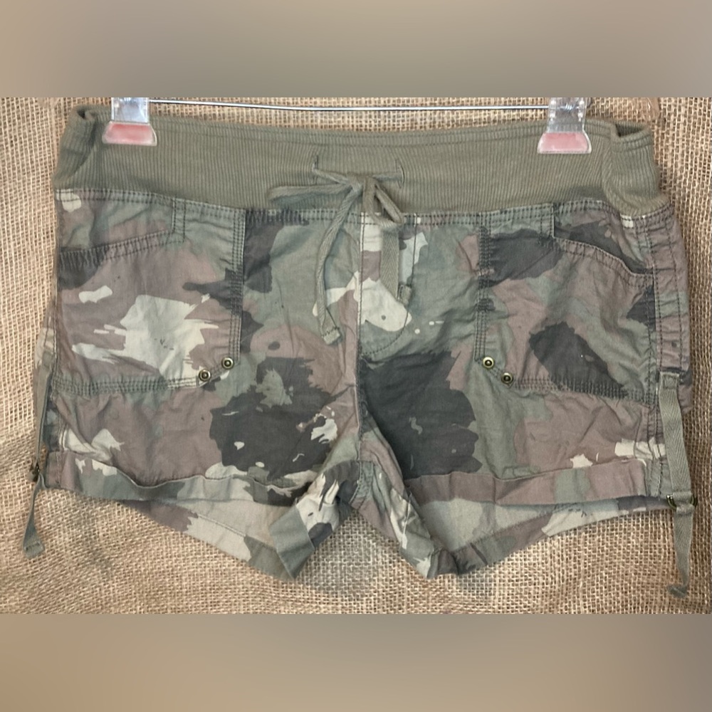 Gap camo shorts